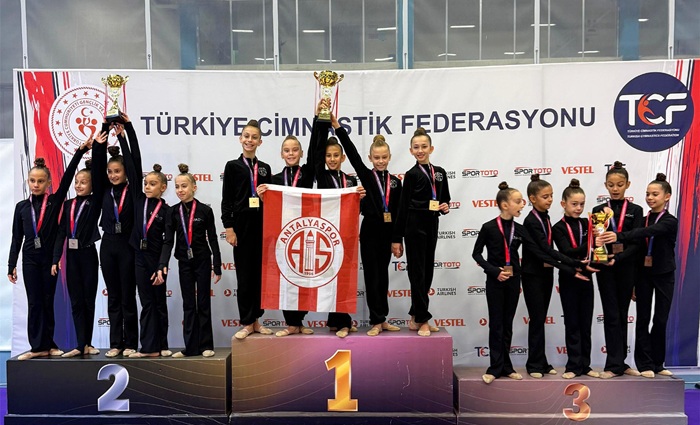 Küçük Cimnastikçilerden Türkiye Şampiyonluğu